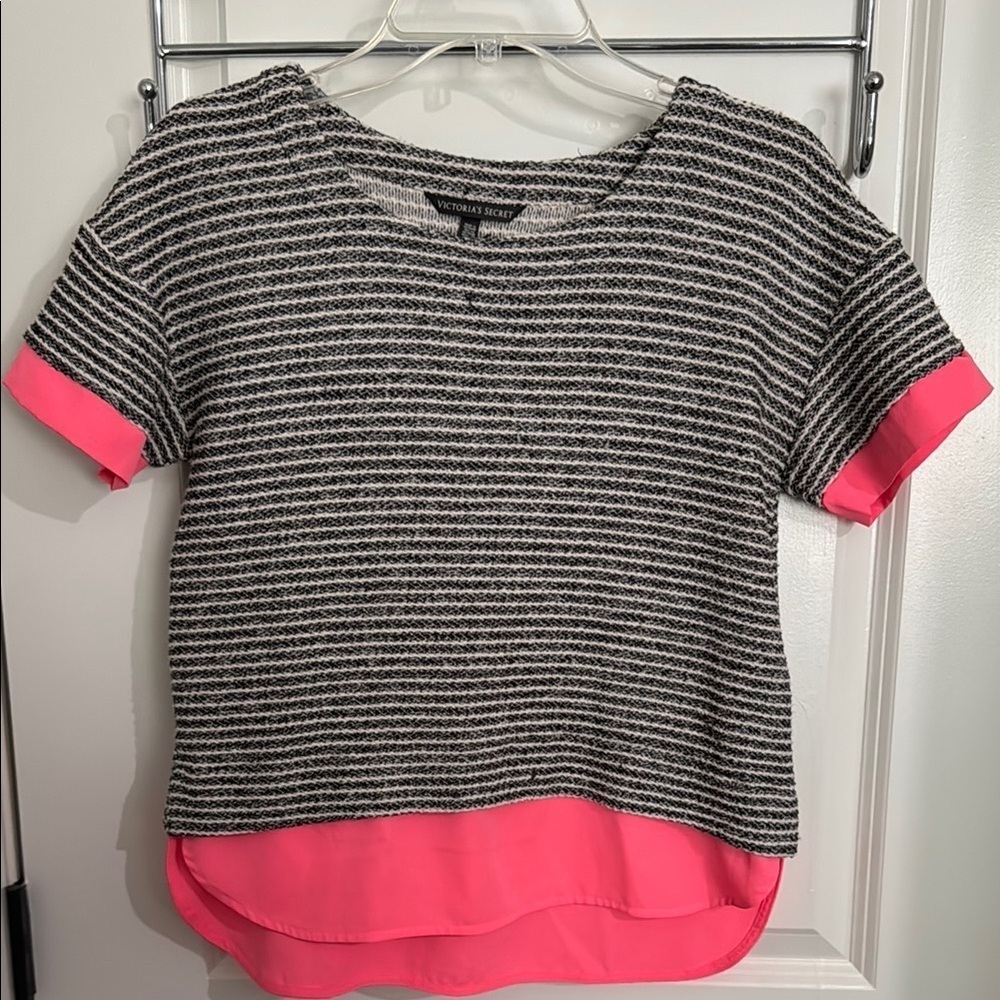 Victoria's Secret Black and White High-Low Short Sleeve Tee